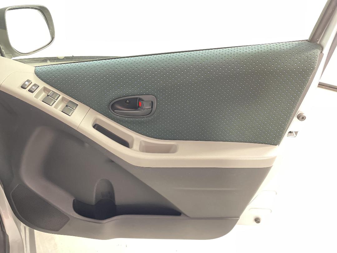 Photo '15' of Toyota Vitz Photo '15' of Toyota Vitz