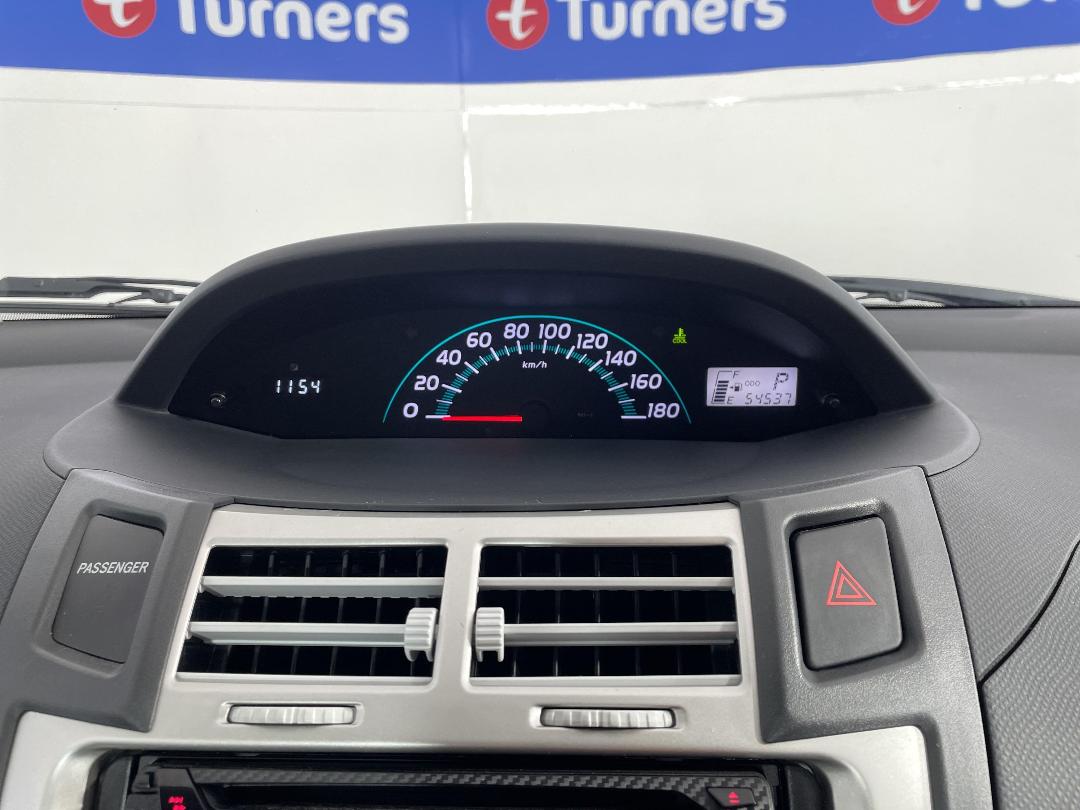 Photo '21' of Toyota Vitz Photo '21' of Toyota Vitz