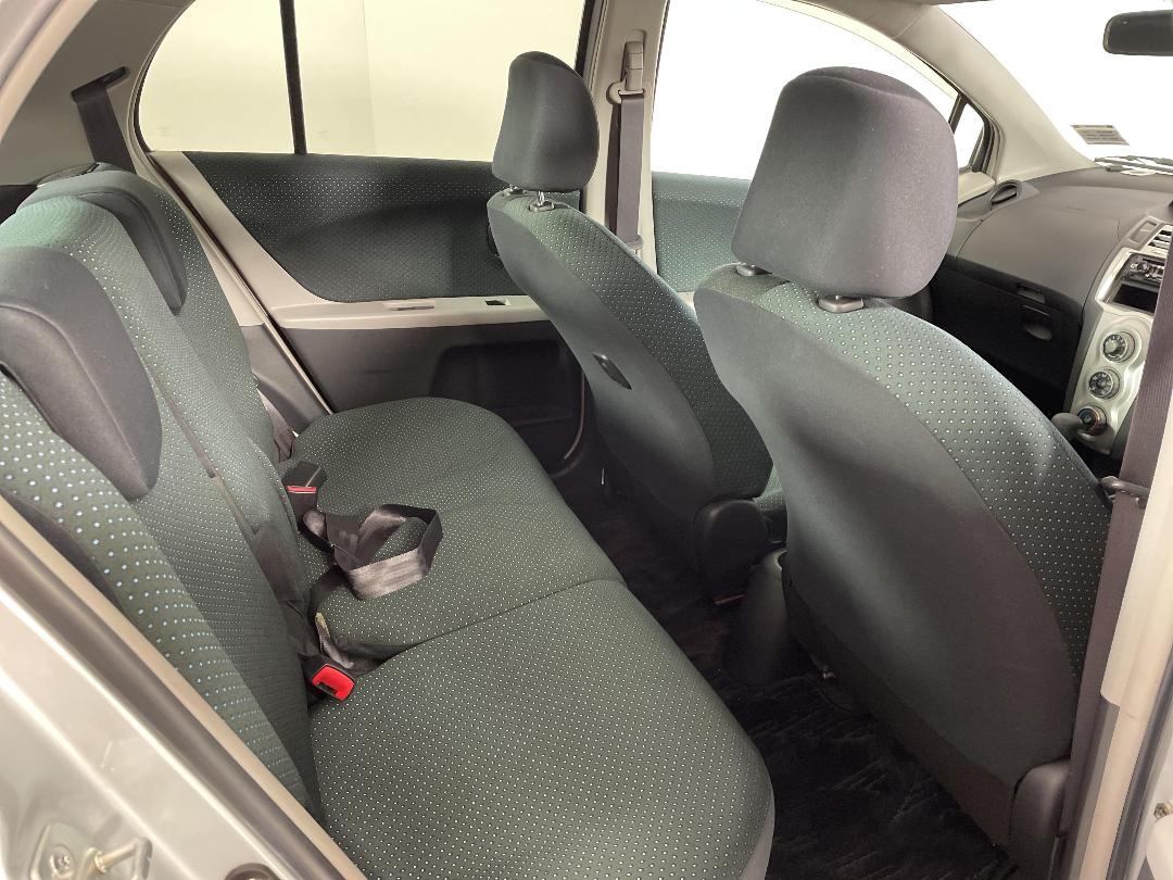 Photo '20' of Toyota Vitz Photo '20' of Toyota Vitz