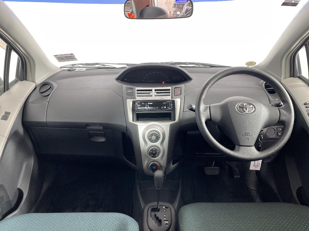 Photo '17' of Toyota Vitz Photo '17' of Toyota Vitz