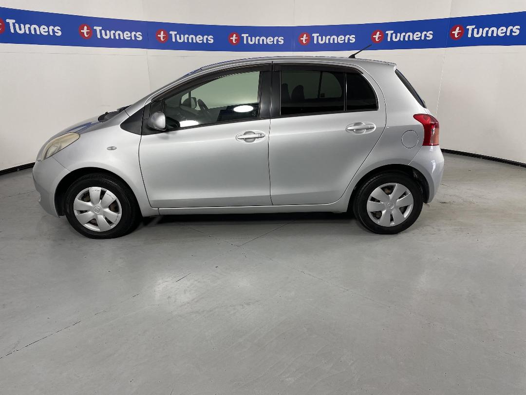 Photo '24' of Toyota Vitz Photo '24' of Toyota Vitz