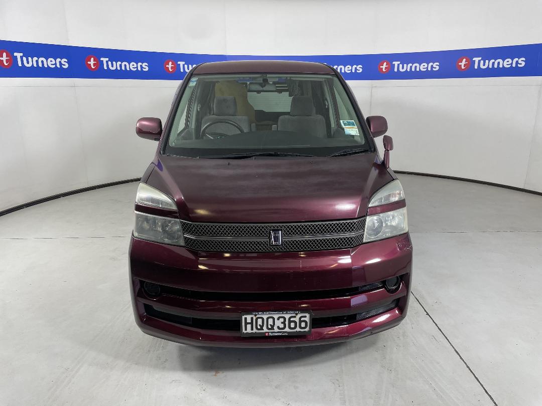 Photo '2' of Toyota Voxy Photo '2' of Toyota Voxy