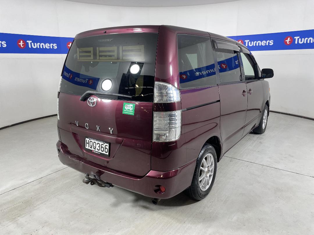 Photo '6' of Toyota Voxy Photo '6' of Toyota Voxy