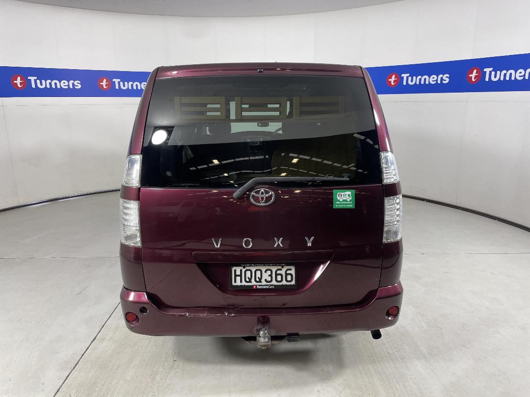 Photo '5' of Toyota Voxy Photo '5' of Toyota Voxy