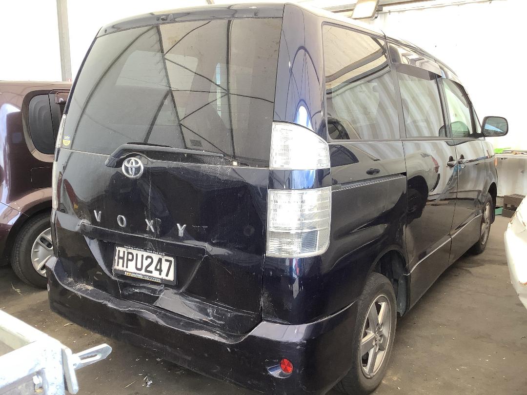 Photo '3' of Toyota Voxy