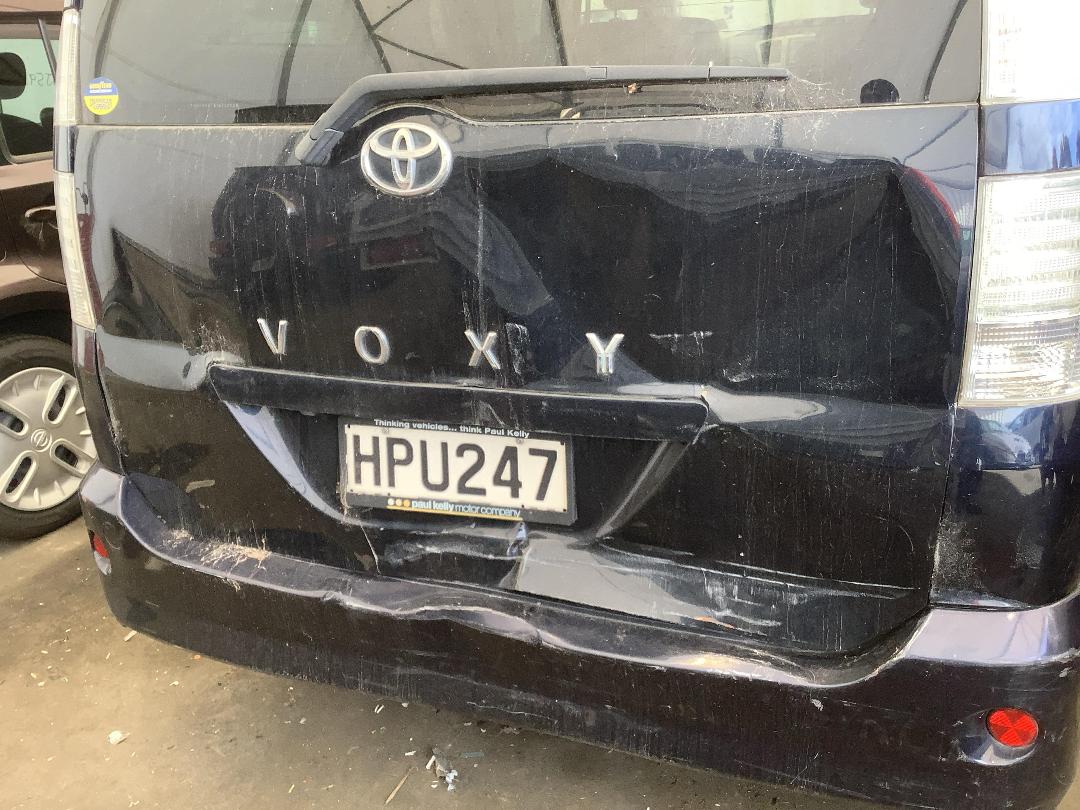 Photo '4' of Toyota Voxy