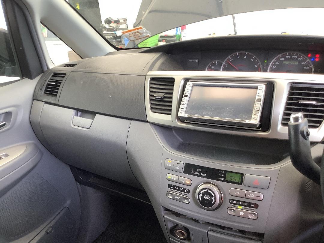 Photo '15' of Toyota Voxy