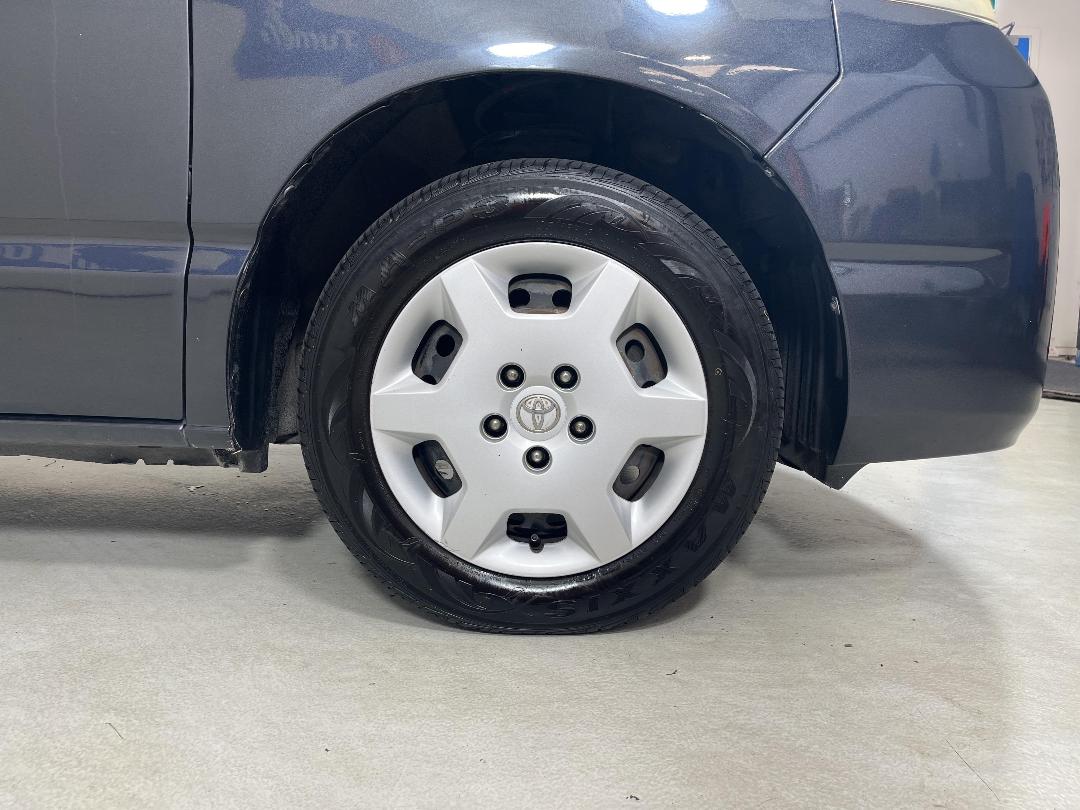 Photo '9' of Toyota Voxy