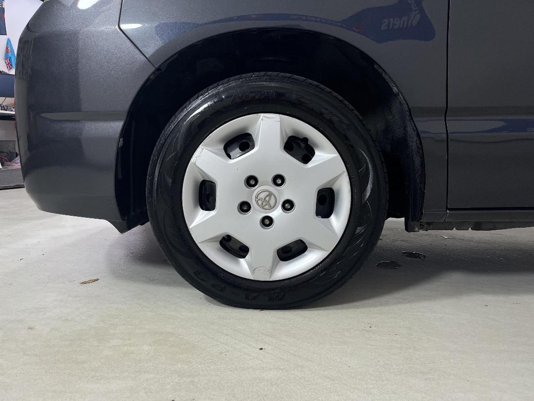 Photo '10' of Toyota Voxy