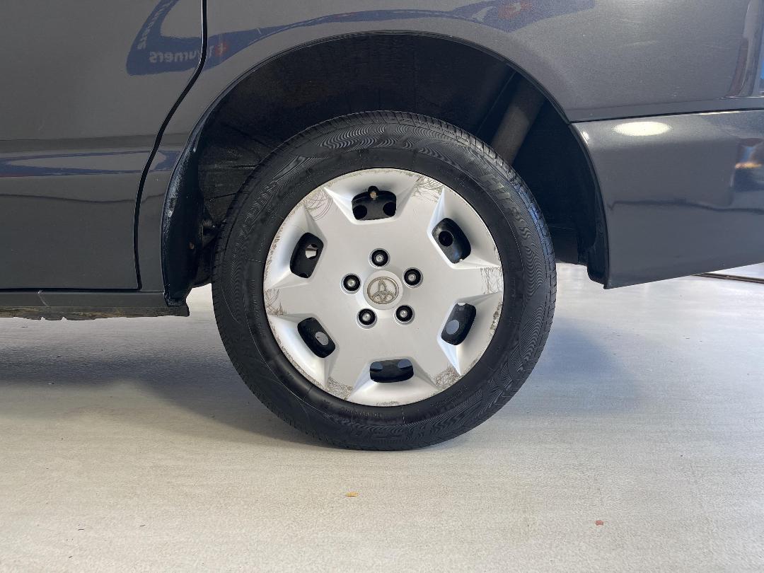 Photo '11' of Toyota Voxy