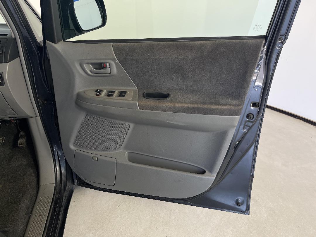 Photo '15' of Toyota Voxy