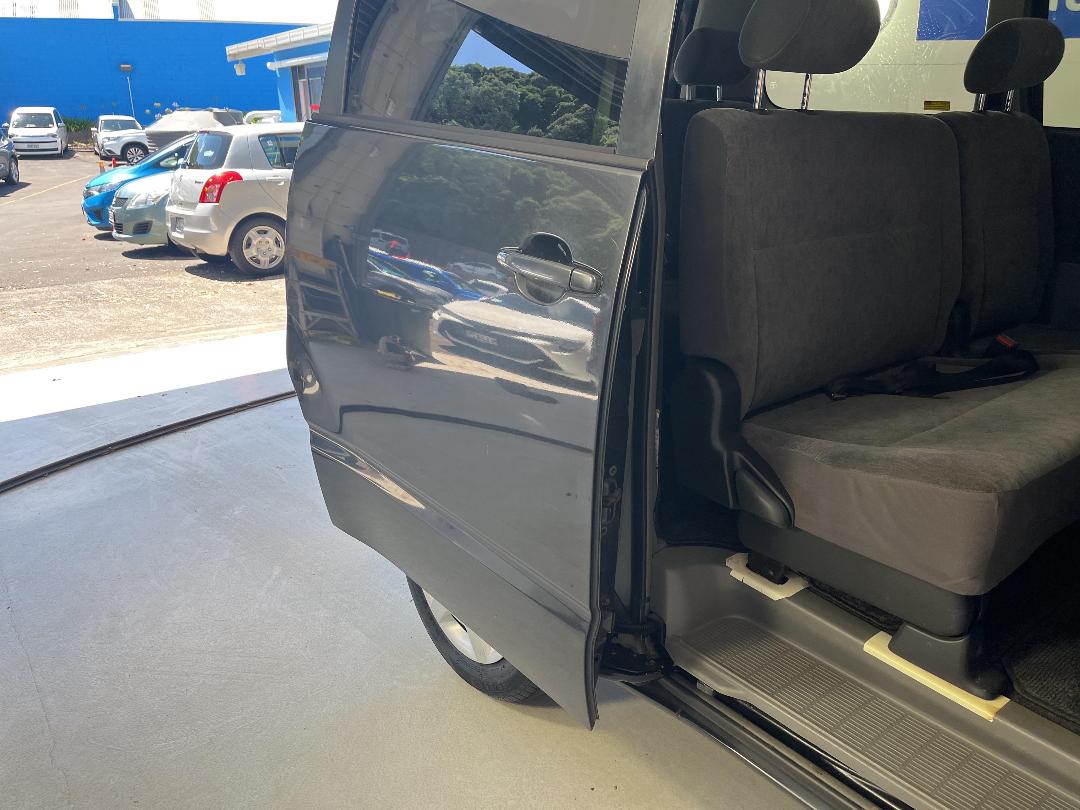 Photo '19' of Toyota Voxy