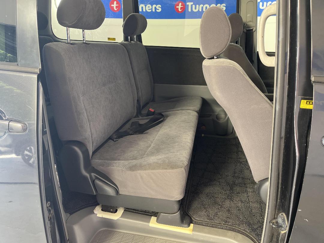 Photo '20' of Toyota Voxy