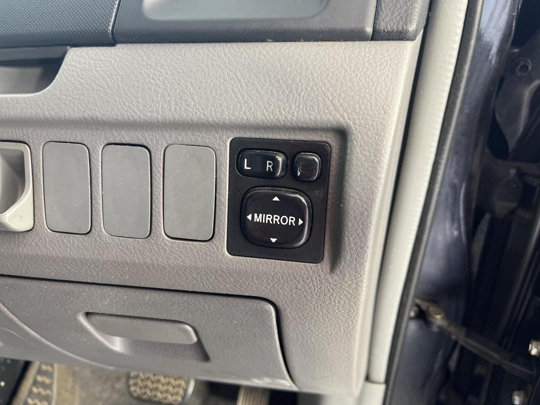 Photo '24' of Toyota Voxy