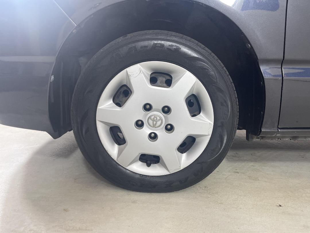 Photo '10' of Toyota Voxy