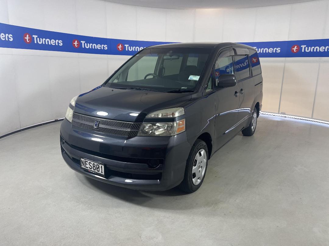 Photo '4' of Toyota Voxy