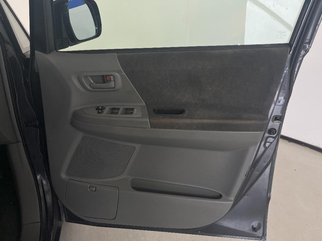 Photo '15' of Toyota Voxy