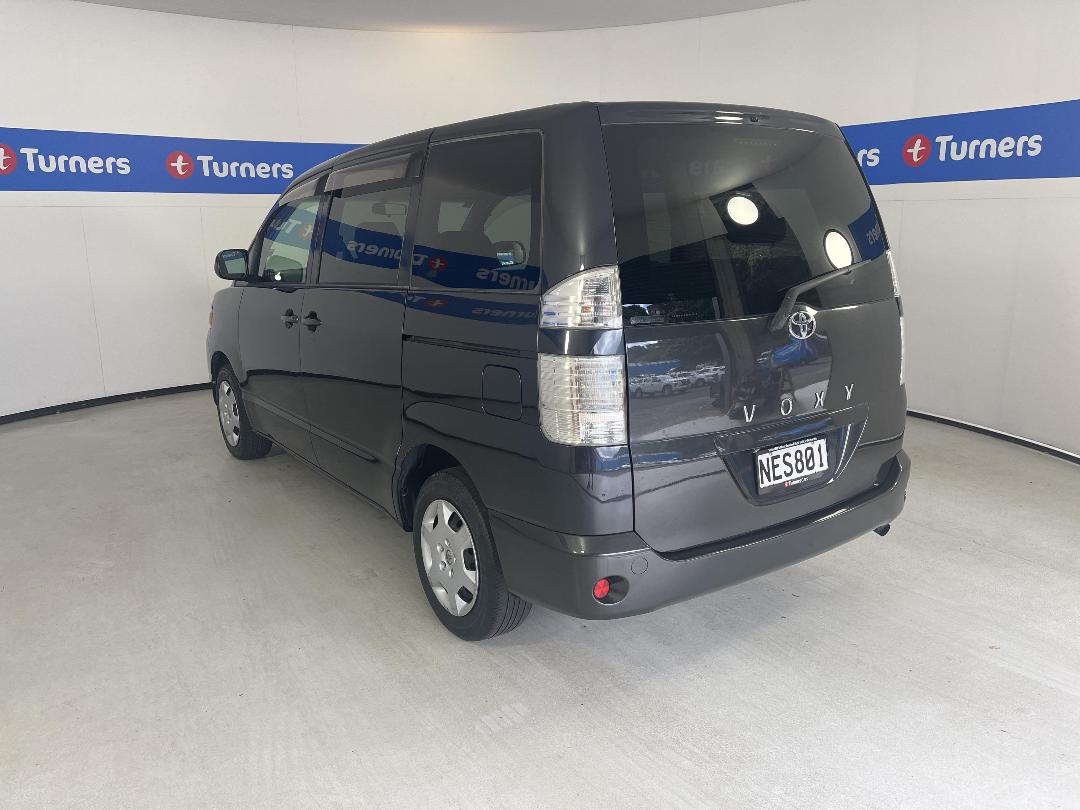 Photo '5' of Toyota Voxy