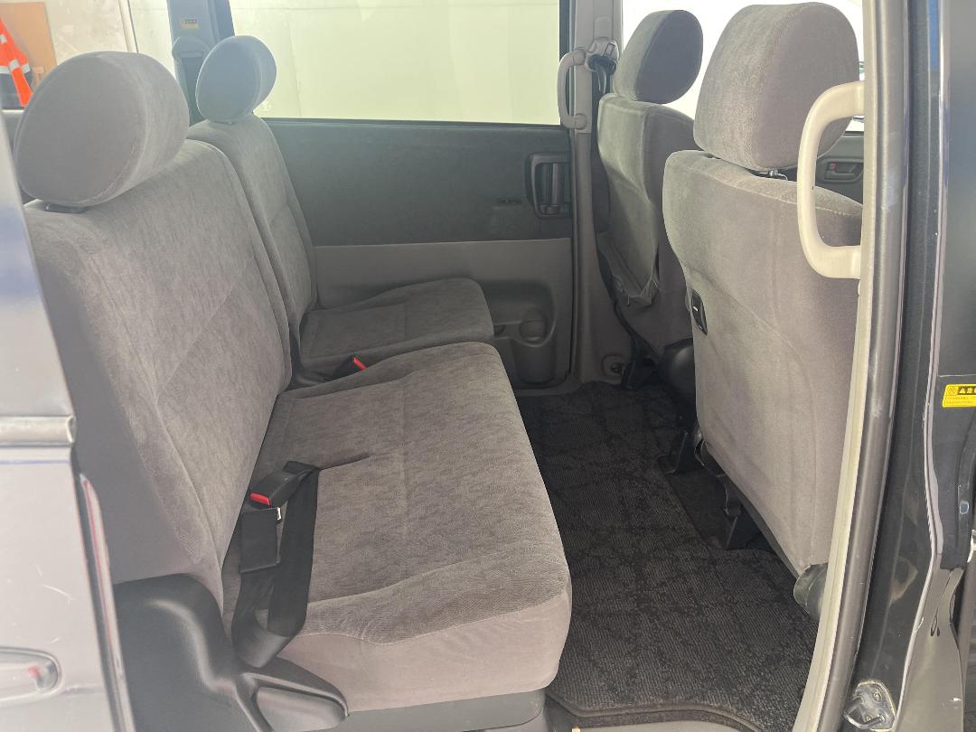 Photo '19' of Toyota Voxy