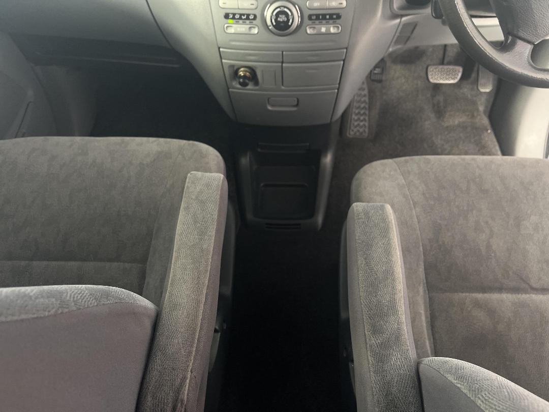 Photo '18' of Toyota Voxy