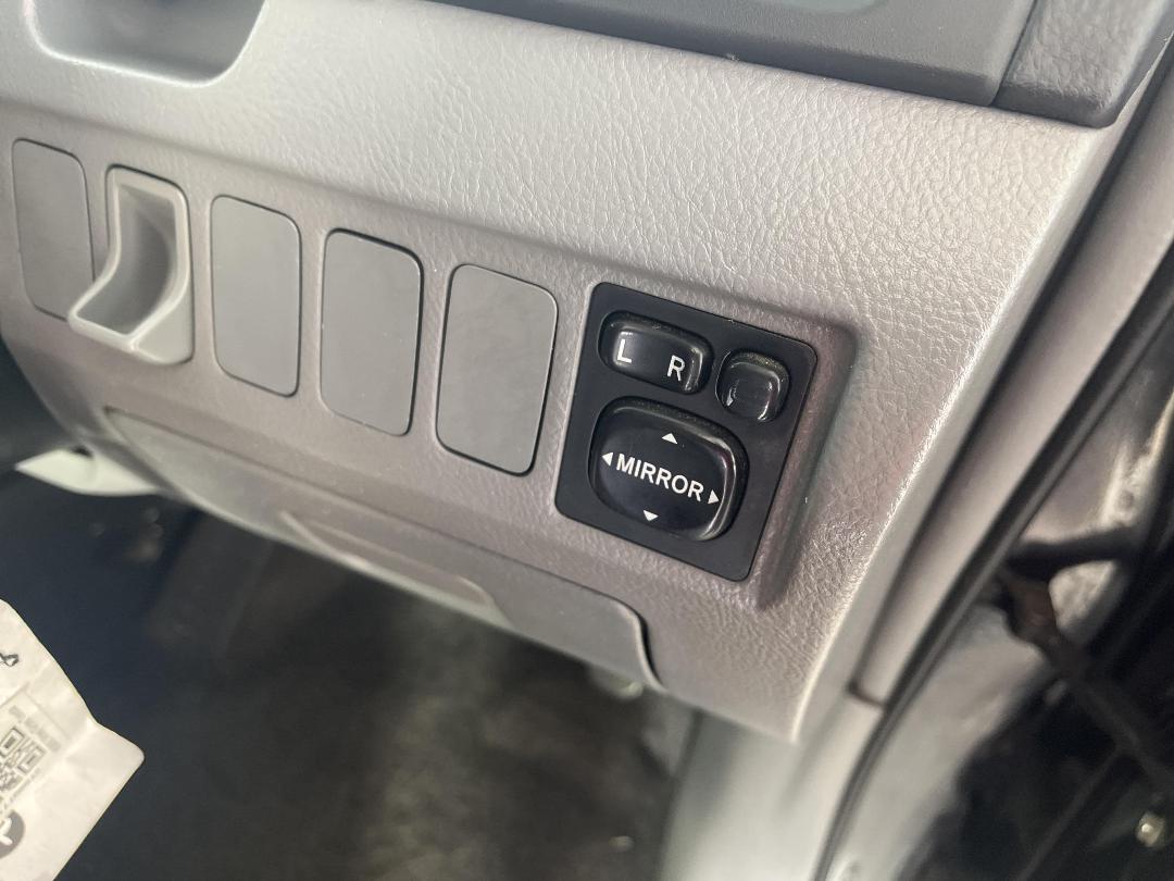 Photo '23' of Toyota Voxy