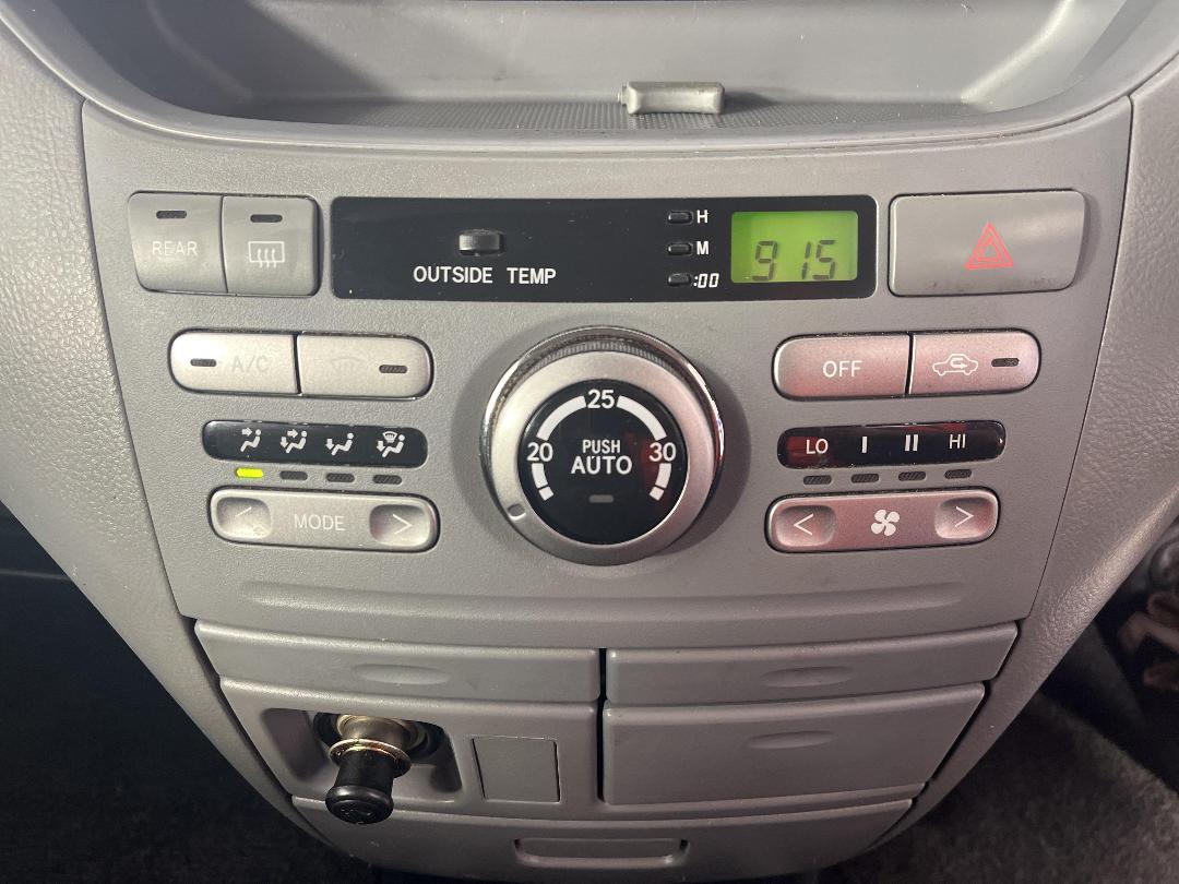 Photo '25' of Toyota Voxy