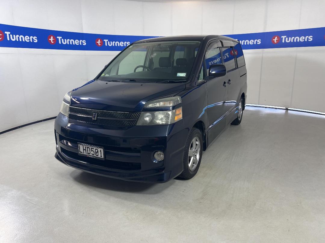 Photo '4' of Toyota Voxy