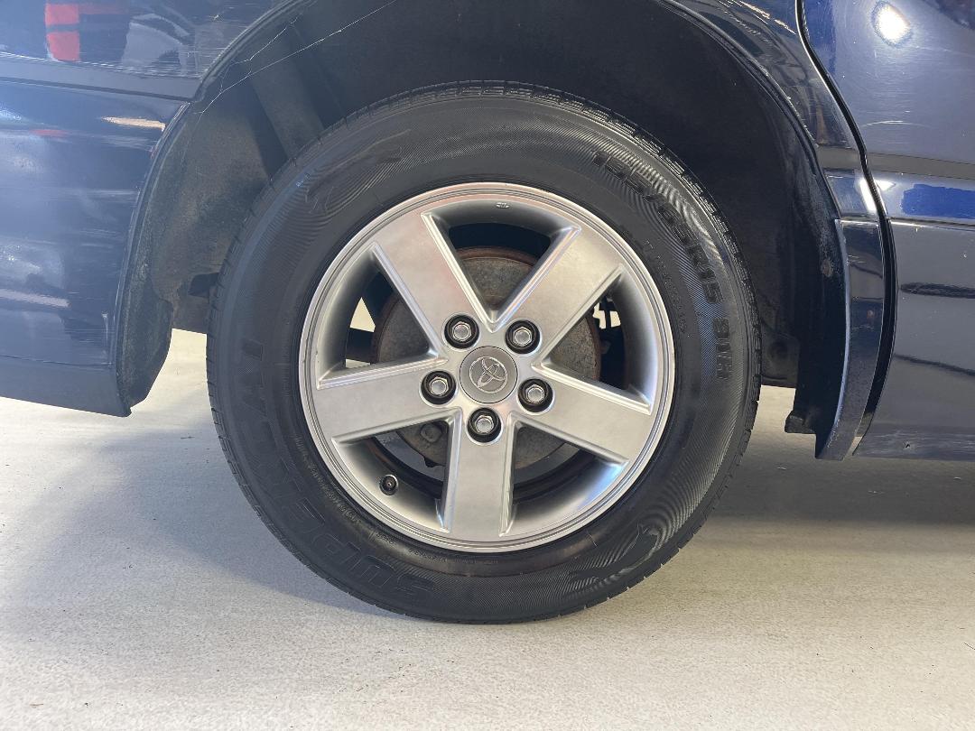 Photo '12' of Toyota Voxy