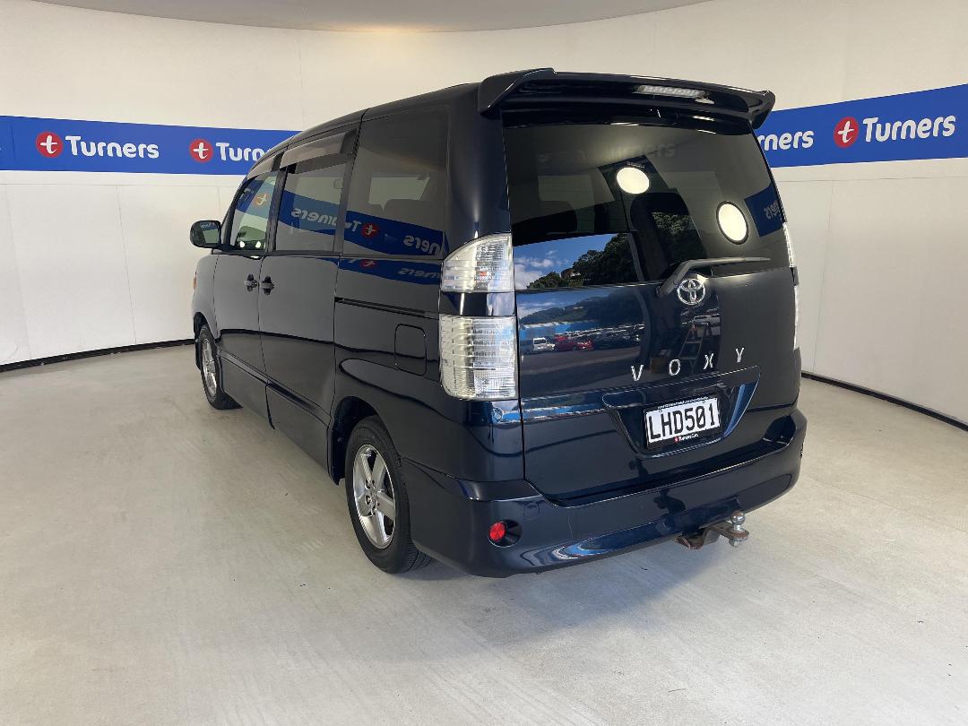 Photo '5' of Toyota Voxy