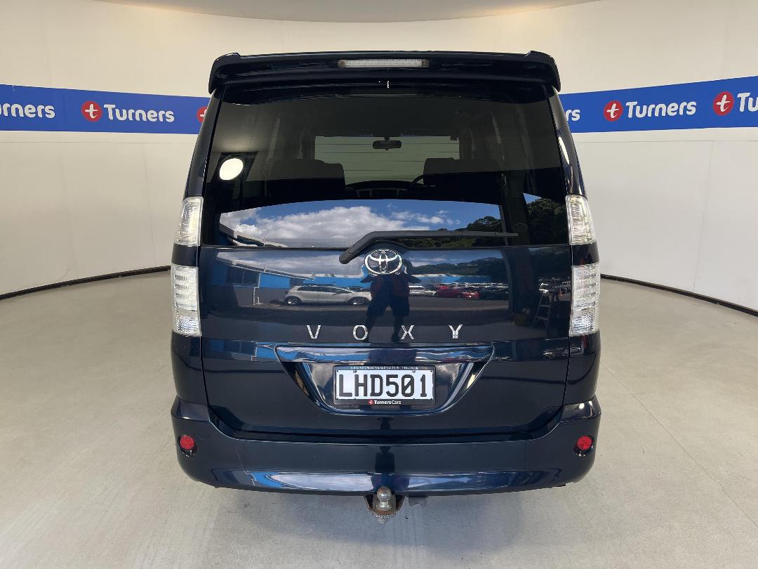 Photo '6' of Toyota Voxy