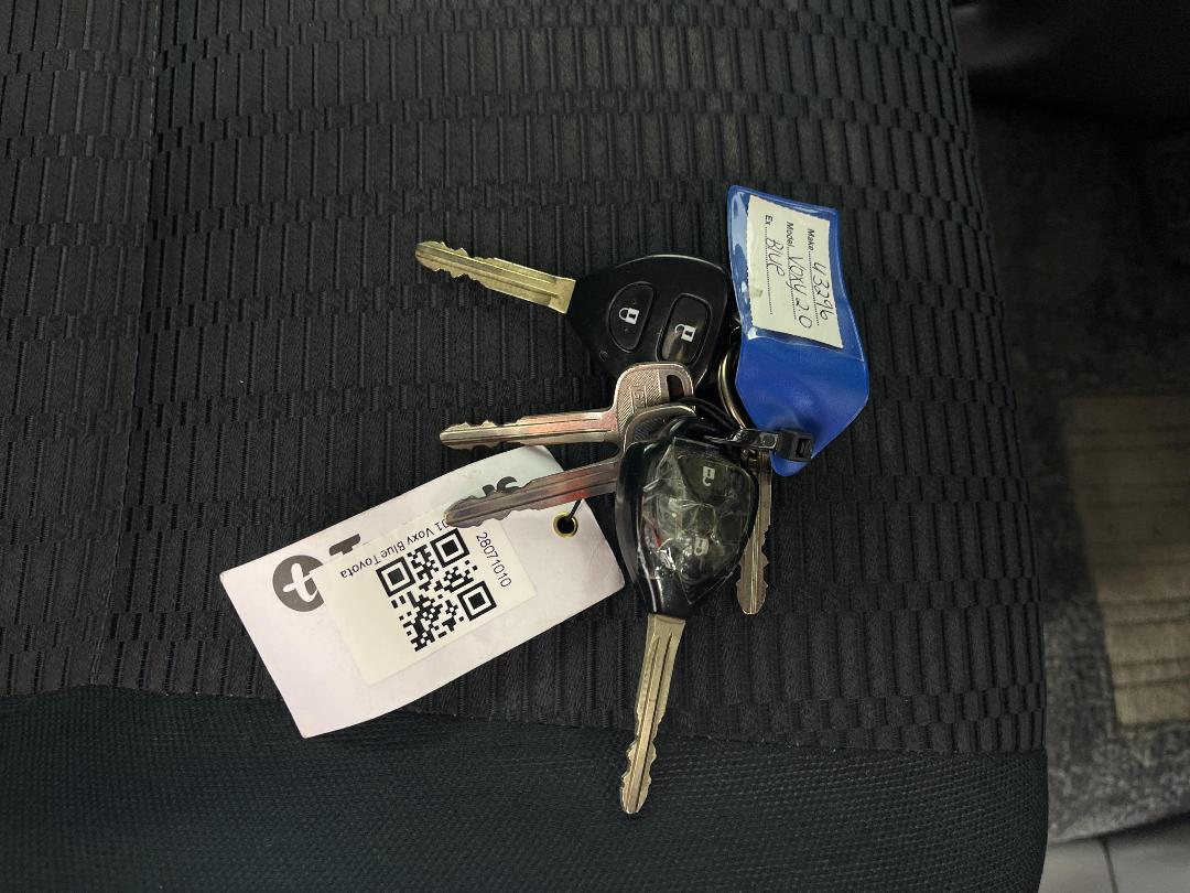 Photo '21' of Toyota Voxy