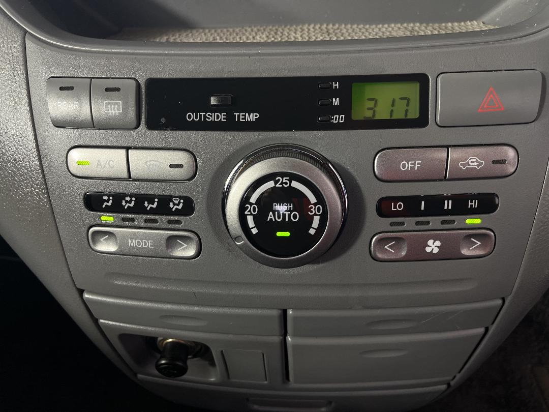 Photo '27' of Toyota Voxy