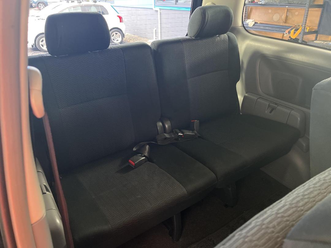 Photo '28' of Toyota Voxy