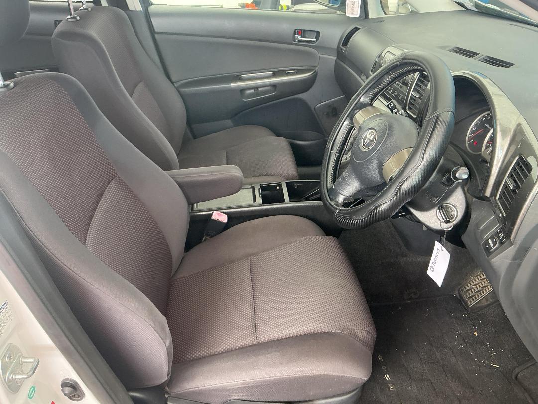 Photo '28' of Toyota Wish