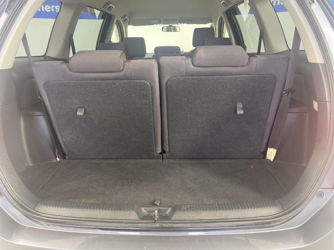 Photo '14' of Toyota Wish