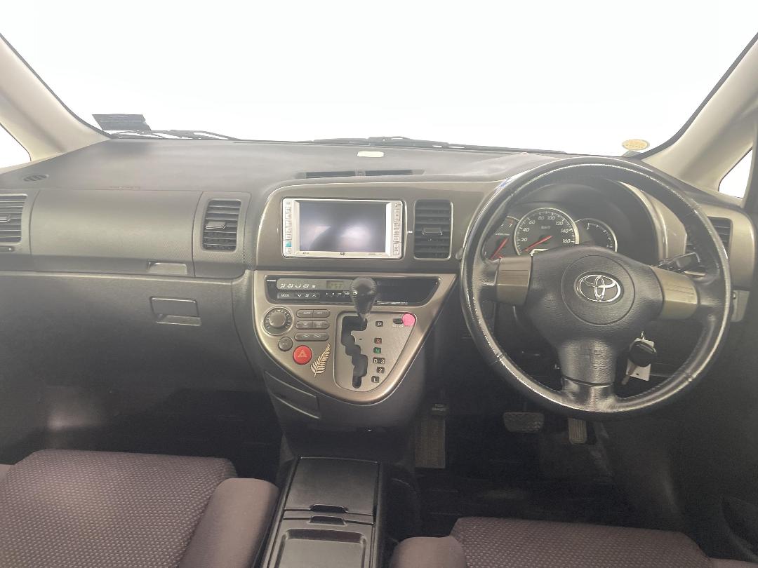 Photo '17' of Toyota Wish