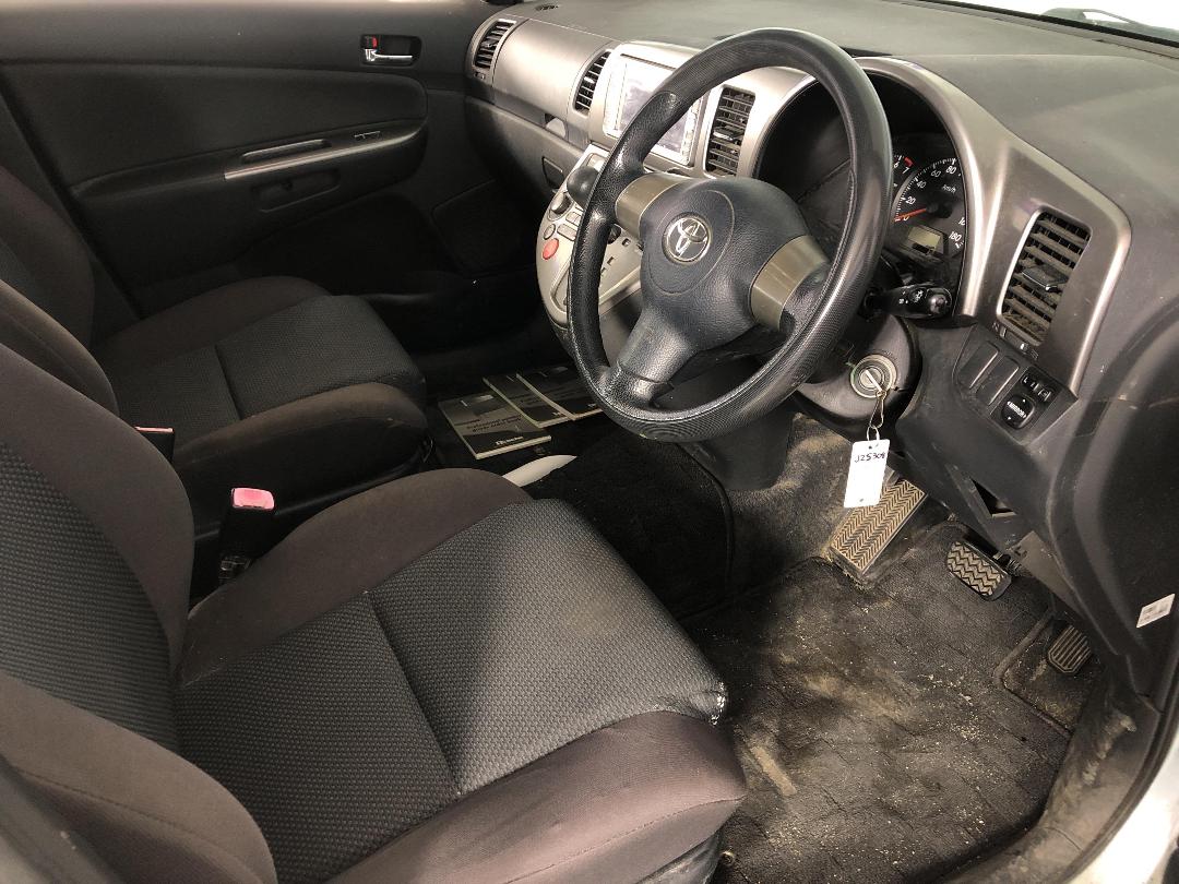 Photo '14' of Toyota Wish Photo '14' of Toyota Wish