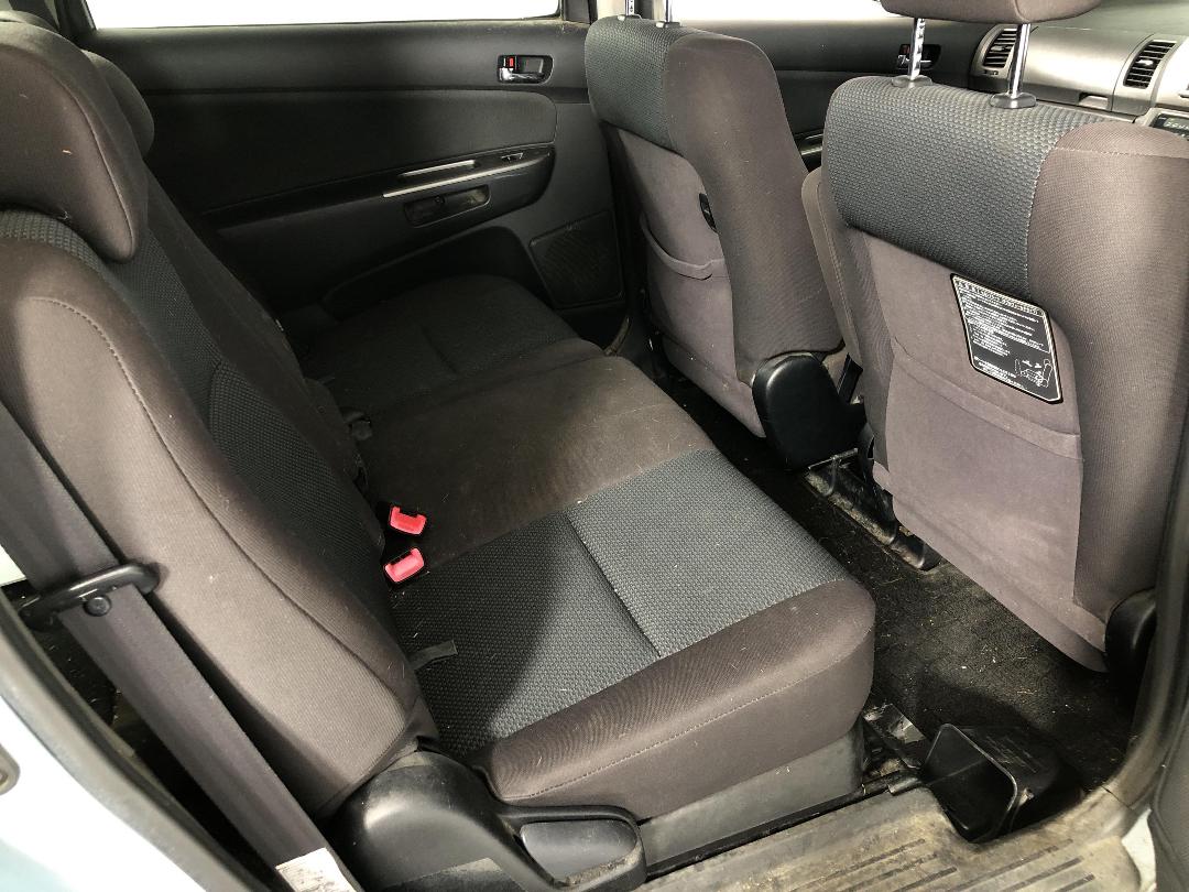 Photo '18' of Toyota Wish Photo '18' of Toyota Wish