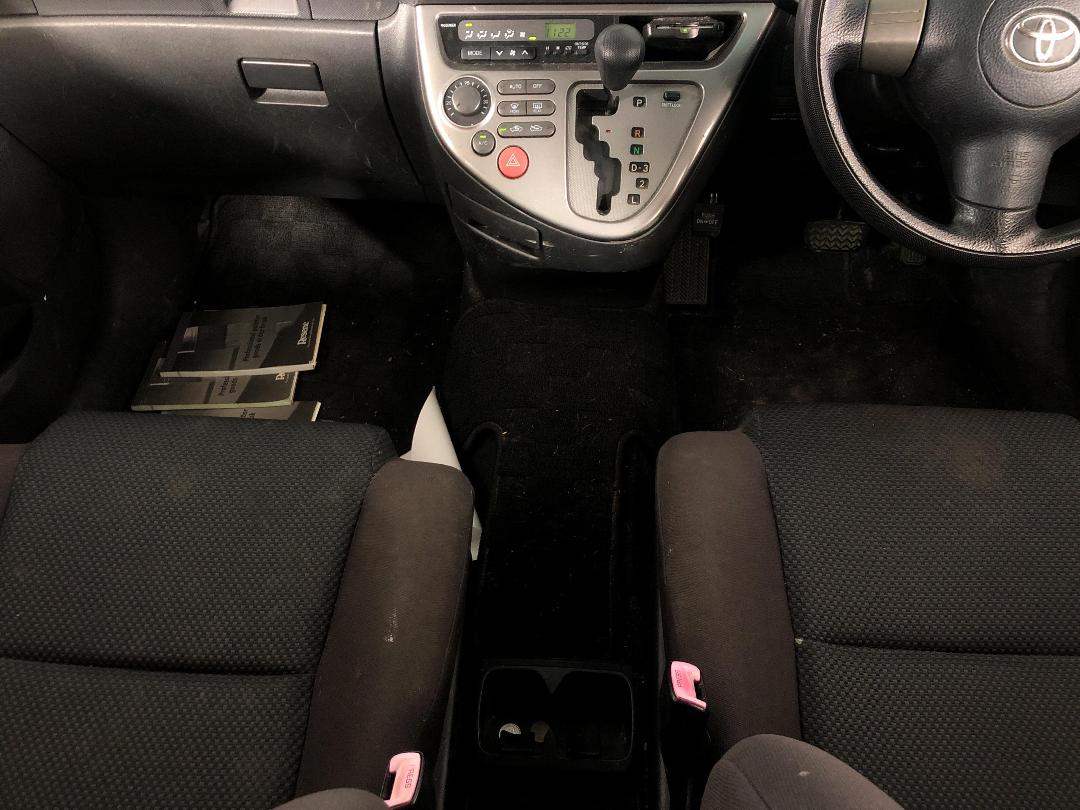 Photo '16' of Toyota Wish Photo '16' of Toyota Wish