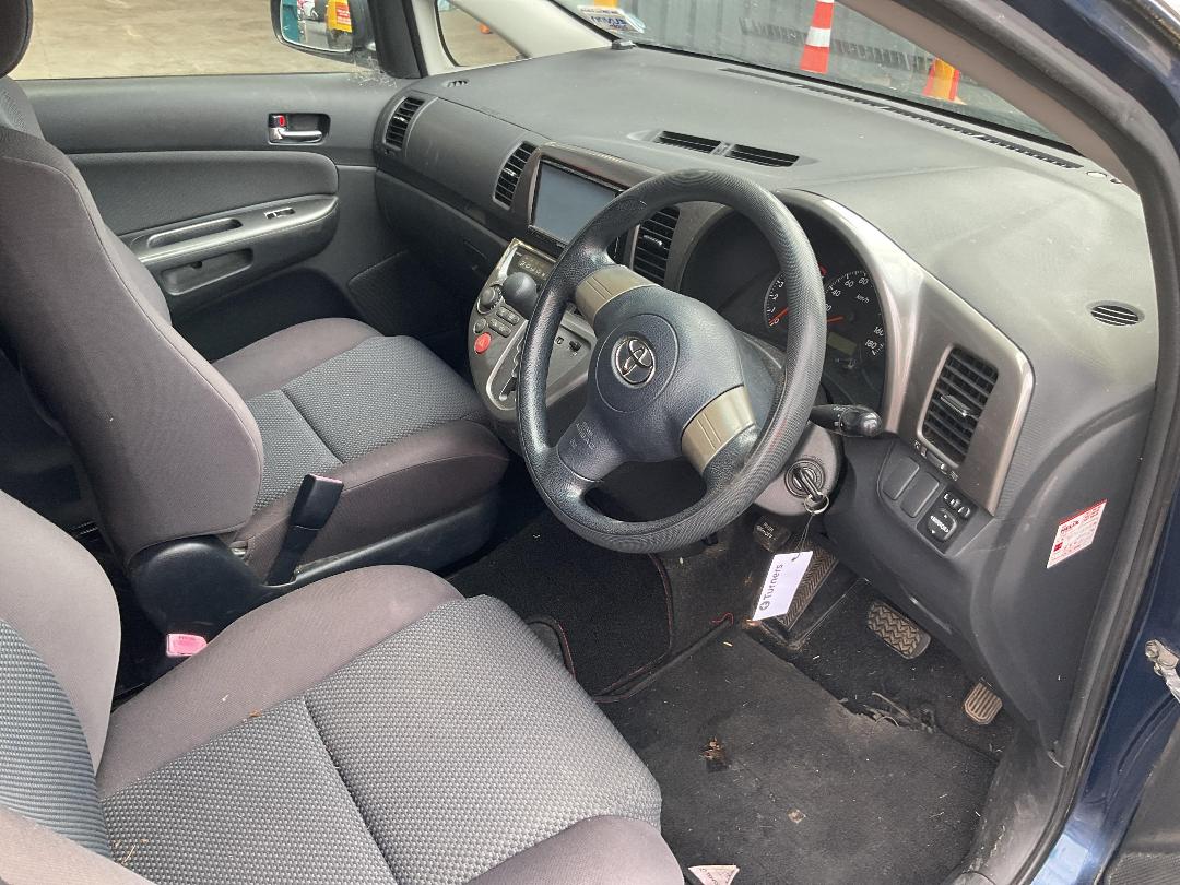 Photo '15' of Toyota Wish Photo '15' of Toyota Wish