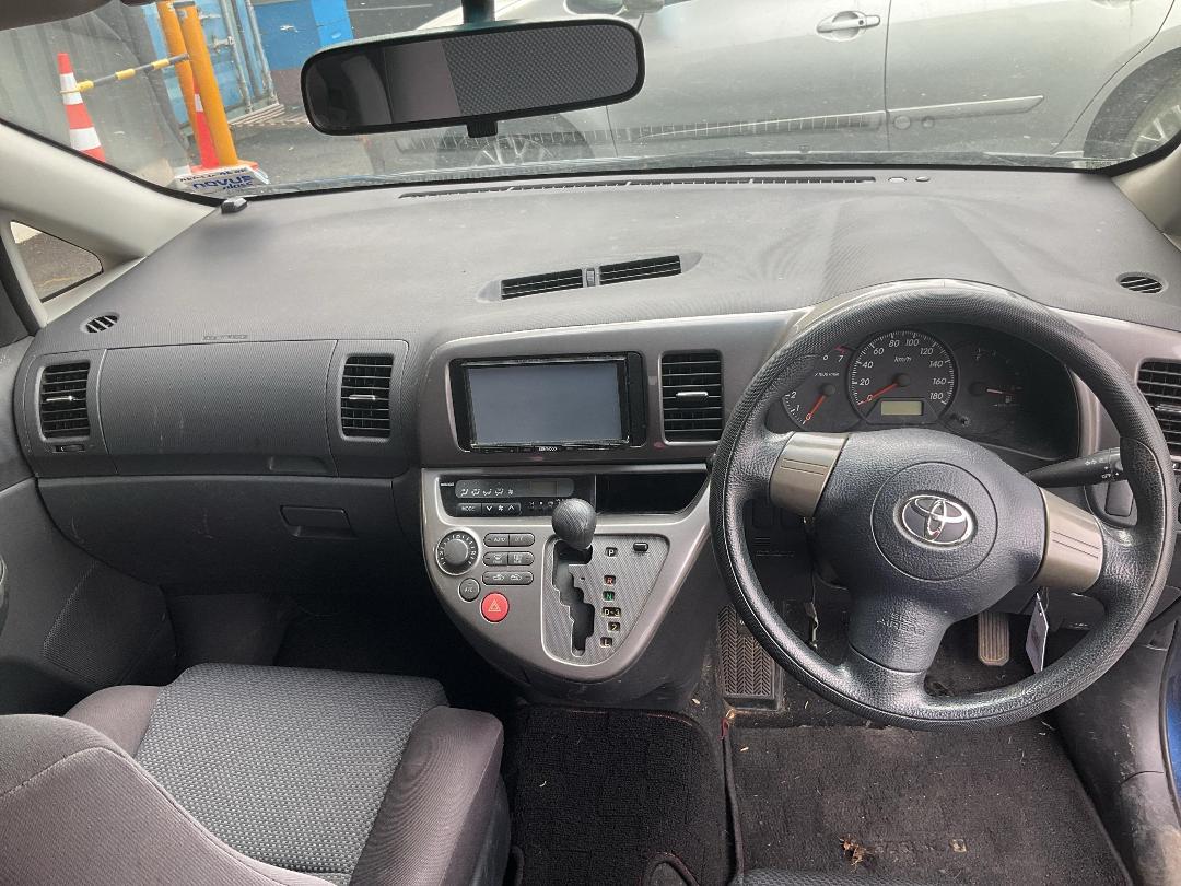 Photo '16' of Toyota Wish Photo '16' of Toyota Wish