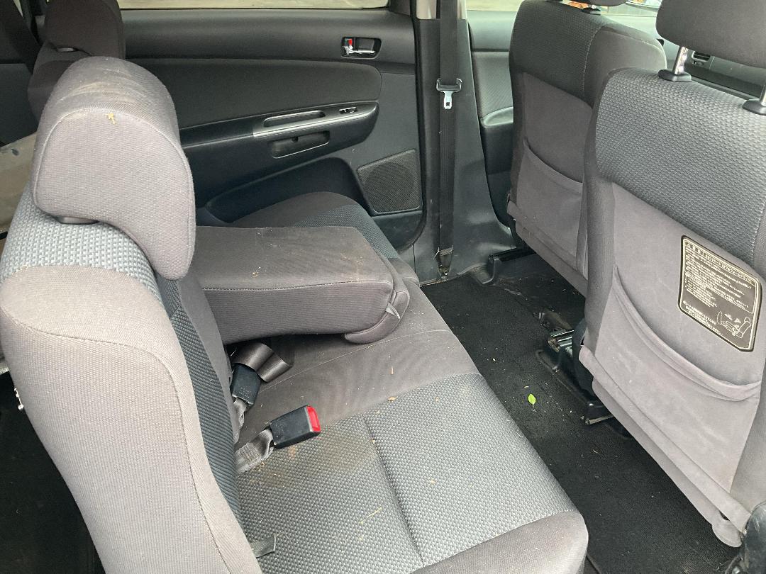 Photo '18' of Toyota Wish Photo '18' of Toyota Wish