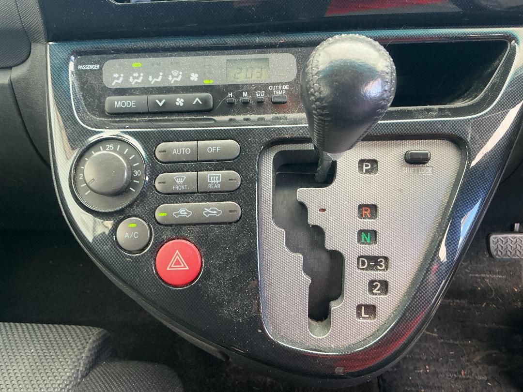 Photo '11' of Toyota Wish Photo '11' of Toyota Wish