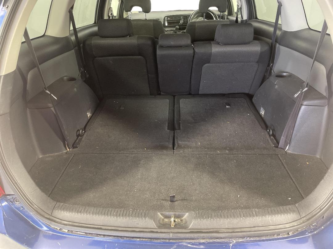 Photo '12' of Toyota Wish Photo '12' of Toyota Wish