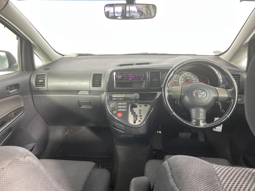 Photo '15' of Toyota Wish Photo '15' of Toyota Wish