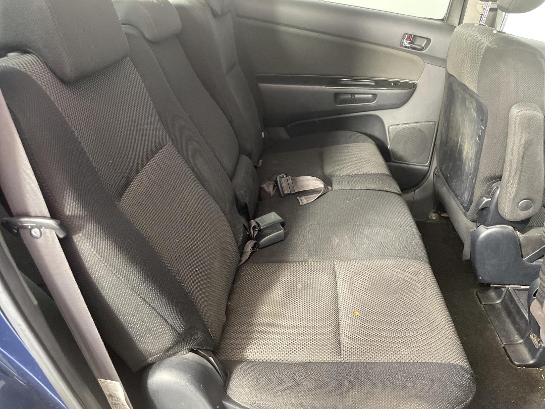 Photo '18' of Toyota Wish Photo '18' of Toyota Wish