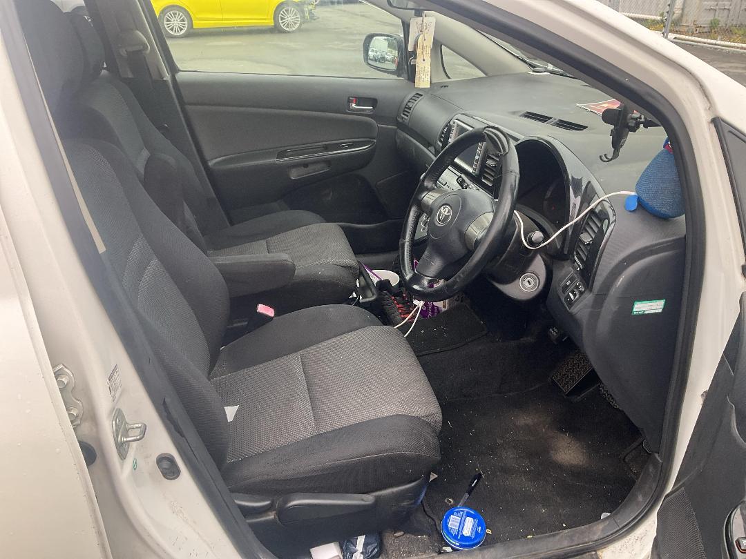 Photo '9' of Toyota Wish Photo '9' of Toyota Wish