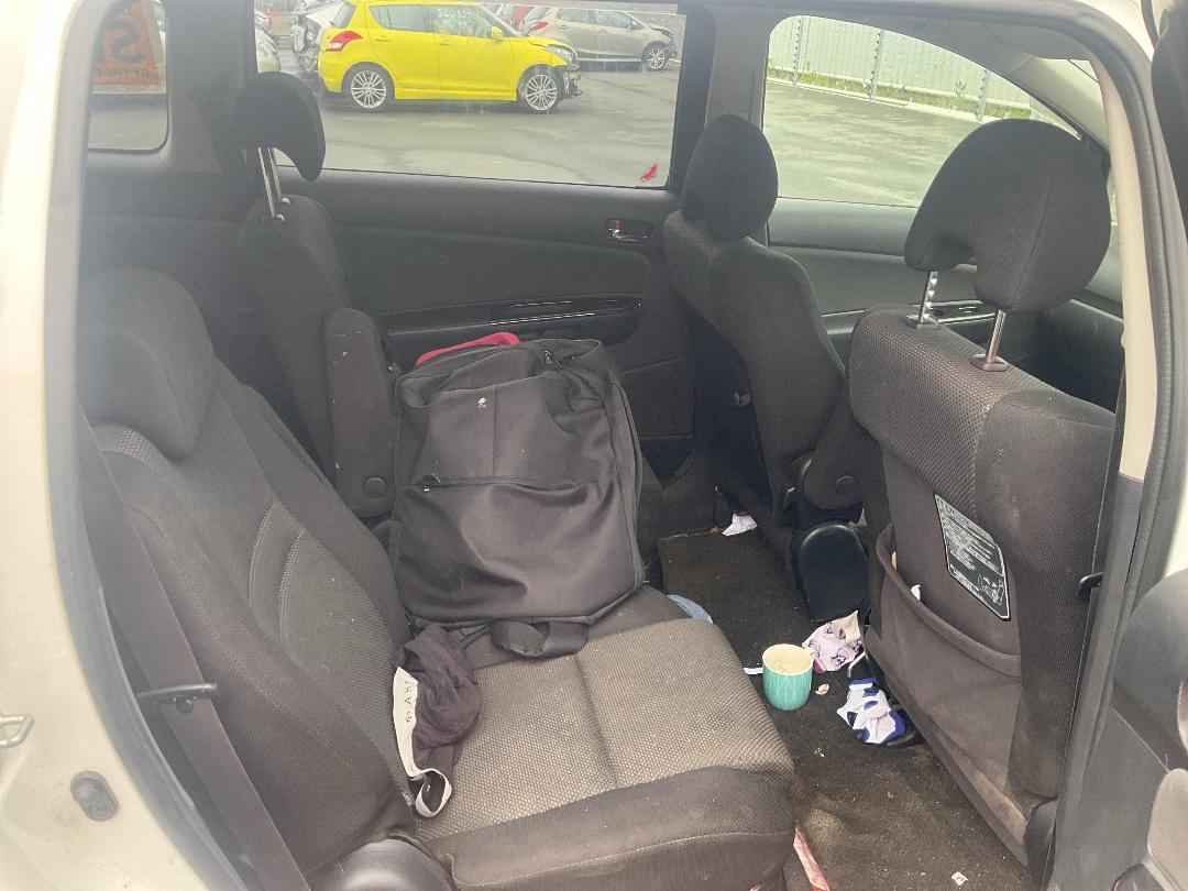 Photo '10' of Toyota Wish Photo '10' of Toyota Wish