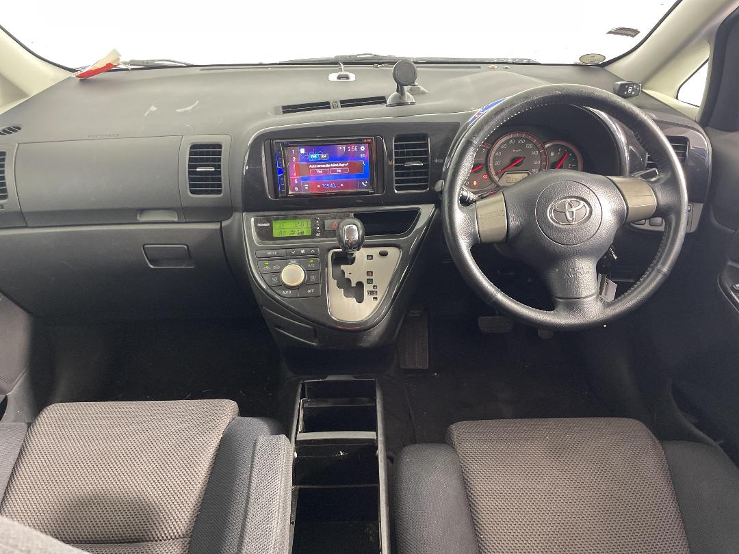 Photo '18' of Toyota Wish