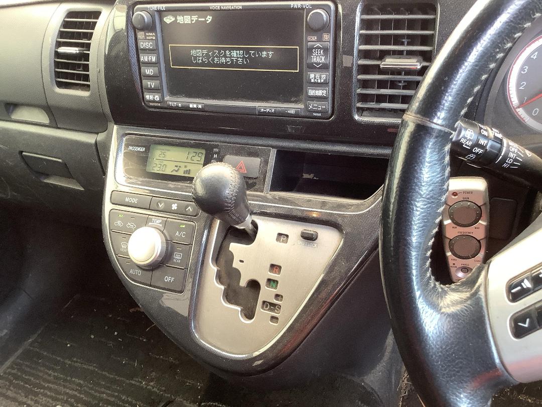 Photo '17' of Toyota Wish Photo '17' of Toyota Wish